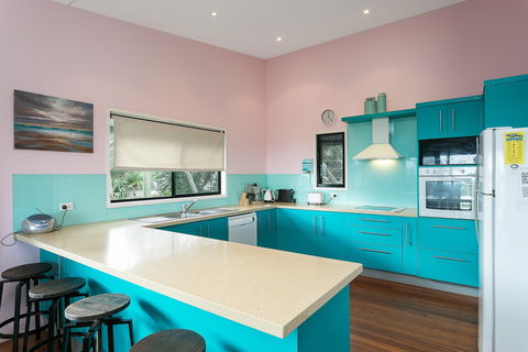 Colours Of Cylinder - Great Ocean Road Tourism 2