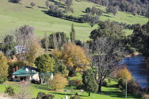 Elm Cottage Tumut - Great Ocean Road Tourism 1