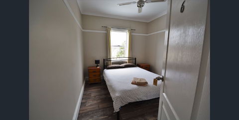 Family Hotel Cootamundra - Great Ocean Road Tourism 0