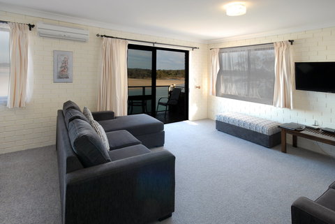 Marcel Towers Holiday Apartments - Great Ocean Road Tourism 2