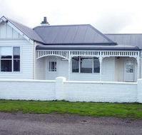 Calgary House  Cottage Accommodation - Great Ocean Road Tourism