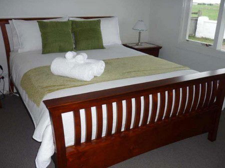 Calgary House & Cottage Accommodation - Great Ocean Road Tourism 4