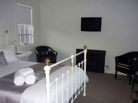 Calgary House & Cottage Accommodation - Great Ocean Road Tourism 5