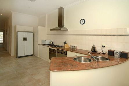 Michelle's Garden Apartments - Great Ocean Road Tourism 4