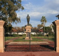 Dalby War Memorial and Gates