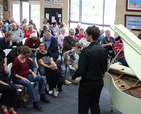 Artists On Parade Art Gallery - Great Ocean Road Tourism 2