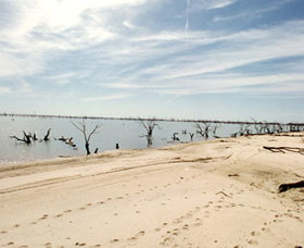 Lake Victoria - Great Ocean Road Tourism 1