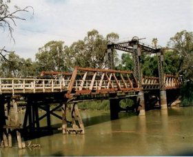 Swan Hill - Murray River Road Bridge - Great Ocean Road Tourism 0