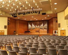 Wollongong Town Hall - Great Ocean Road Tourism 0