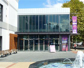 Wollongong Town Hall - Great Ocean Road Tourism 1