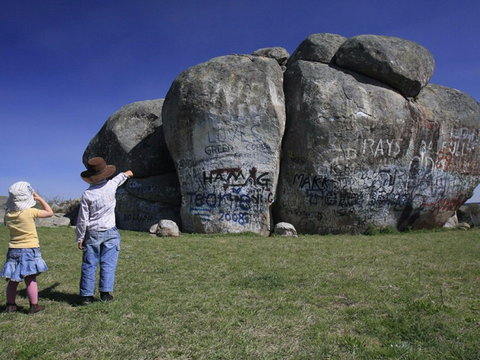 Thunderbolts Rock - Great Ocean Road Tourism 1