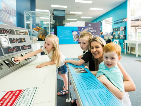 CSIRO Parkes Radio Telescope Visitor Centre - Great Ocean Road Tourism 1