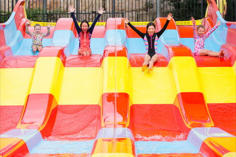 Raging Waters Sydney - Great Ocean Road Tourism 1