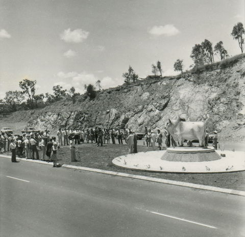 Rockhampton Bull Statues - Great Ocean Road Tourism 0