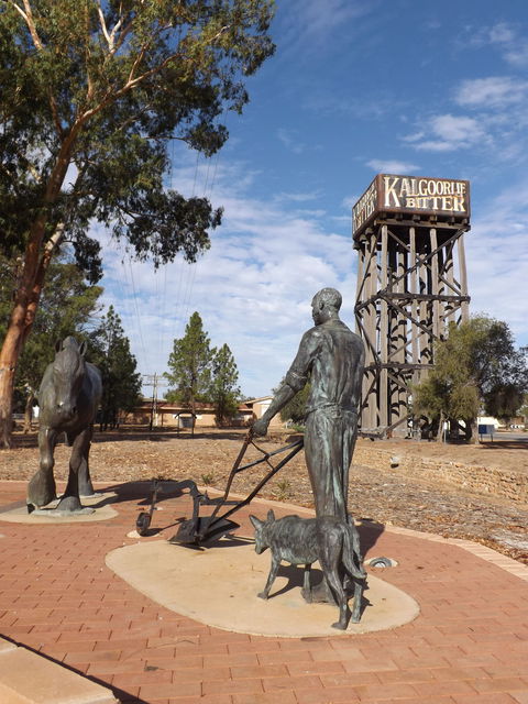 Merredin Railway Water Tower - Great Ocean Road Tourism 0