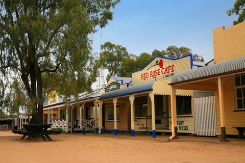 Miles - Great Ocean Road Tourism 0