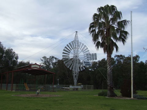 Luke Park And Jerilderie Lake - Great Ocean Road Tourism 1