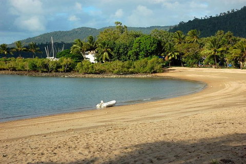 Shared Arrival Transfer: Proserpine Airport To Airlie Beach & Surrounds - Great Ocean Road Tourism 4