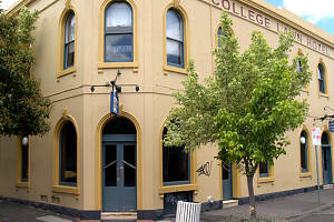 The College Lawn Hotel - Great Ocean Road Tourism 0