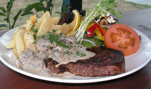 Fairways Tavern - Great Ocean Road Tourism 1