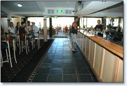 Bateau Bay Hotel - Great Ocean Road Tourism 0
