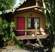 Magnum's Backpackers Bar - Great Ocean Road Tourism