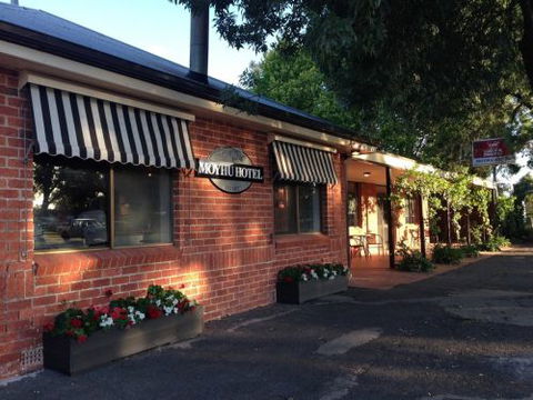 Moyhu Hotel - Great Ocean Road Tourism 0