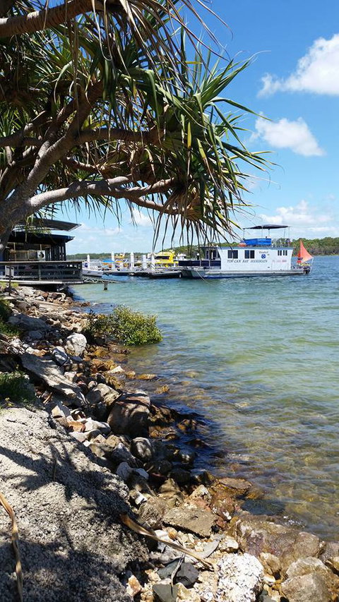 Tin Can Bay Yacht Club Bistro - Great Ocean Road Tourism 0