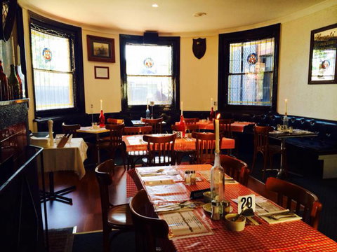 Queens Arms Hotel - Great Ocean Road Tourism 2