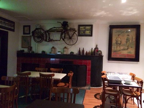 Queens Arms Hotel - Great Ocean Road Tourism 3