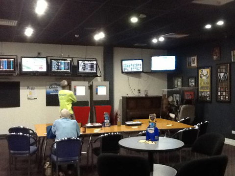 Tennant Creek Memorial Club - Great Ocean Road Tourism 4