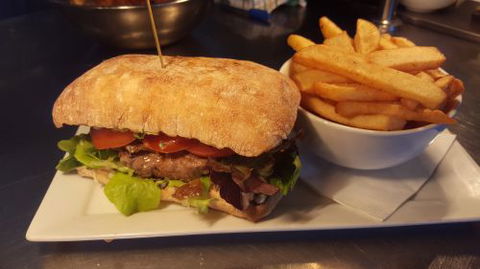 Lighthouse Beach Cafe - Great Ocean Road Tourism 3