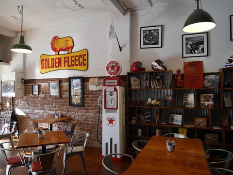 Roadies Cafe - Great Ocean Road Tourism 4