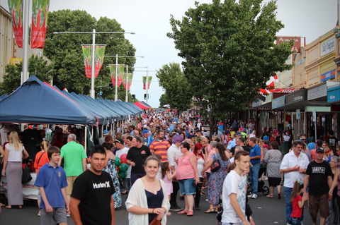 Cowra Christmas Street Festival - Great Ocean Road Tourism 0