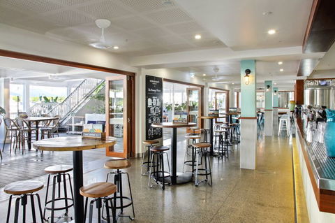 Hemingway's Brewery Port Douglas - Great Ocean Road Tourism 4