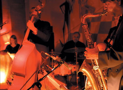 The Pearly Shells Feat. Julie O'Hara - Great Ocean Road Tourism 0