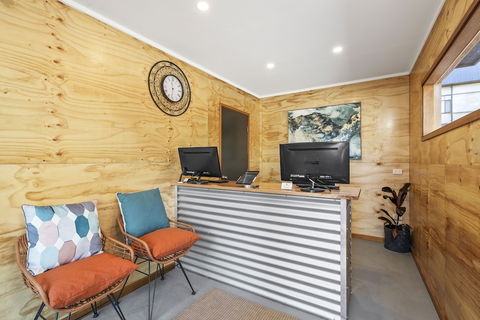 North Pier Hotel - Great Ocean Road Tourism 1