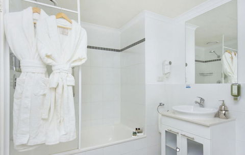 Pacific Suites Canberra - Great Ocean Road Tourism 6