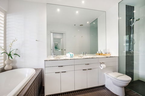 Ultra Broadbeach - Great Ocean Road Tourism 4