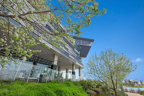 Mercure Melbourne Caroline Springs - Great Ocean Road Tourism 1