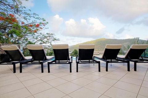 At Waterfront Whitsunday Retreat - Great Ocean Road Tourism 3