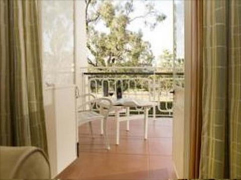 ANU University House Hotel - Great Ocean Road Tourism 1