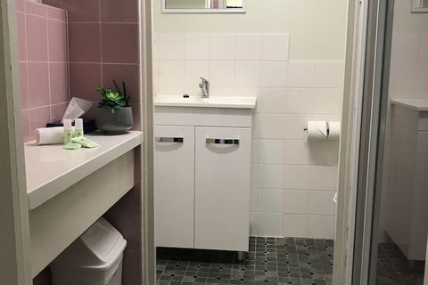 Ocean Breeze Motel - Great Ocean Road Tourism 7