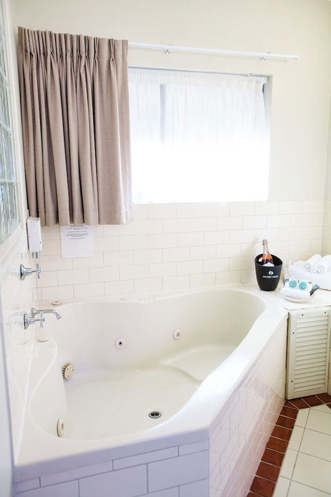 Comfort Inn & Suites Robertson Gardens - Great Ocean Road Tourism 6