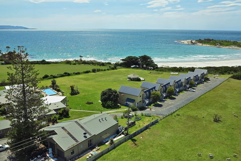 Diamond Island Resort & Bicheno Penguin Show - Great Ocean Road Tourism 5