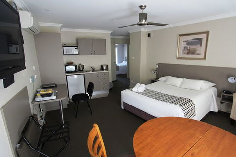 Aston Hill Motor Lodge - Great Ocean Road Tourism 7