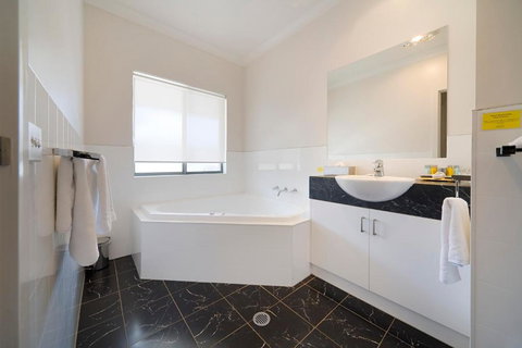 Blazing Stump Motel & Suites - Great Ocean Road Tourism 5