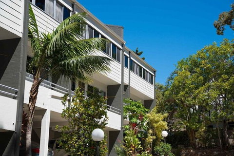 Palm Court Noosa - Great Ocean Road Tourism 1