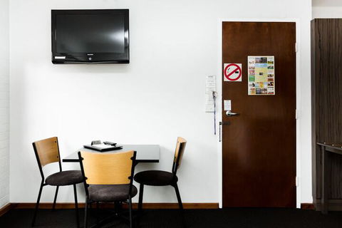 Bay Hotel Apartments - Great Ocean Road Tourism 3
