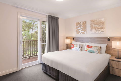 Oaks Cypress Lakes Resort - Great Ocean Road Tourism 5